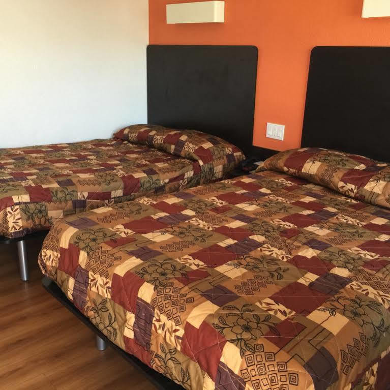 Motel 6 Bakersfield Exterior photo
