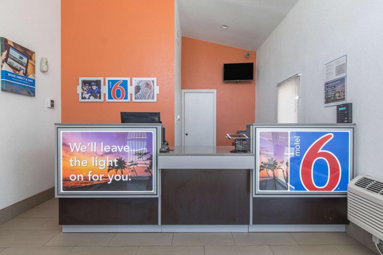 Motel 6 Bakersfield Exterior photo